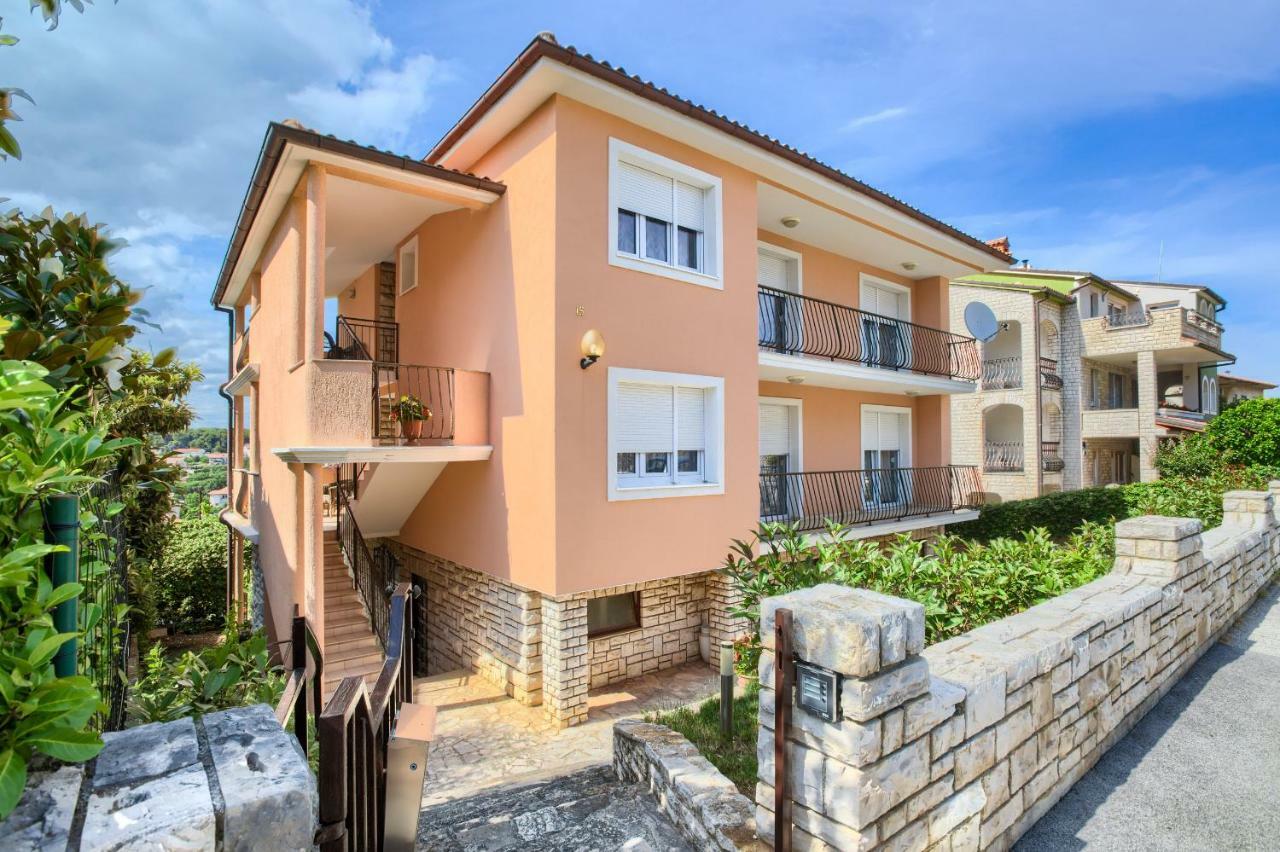 Apartman Paola *