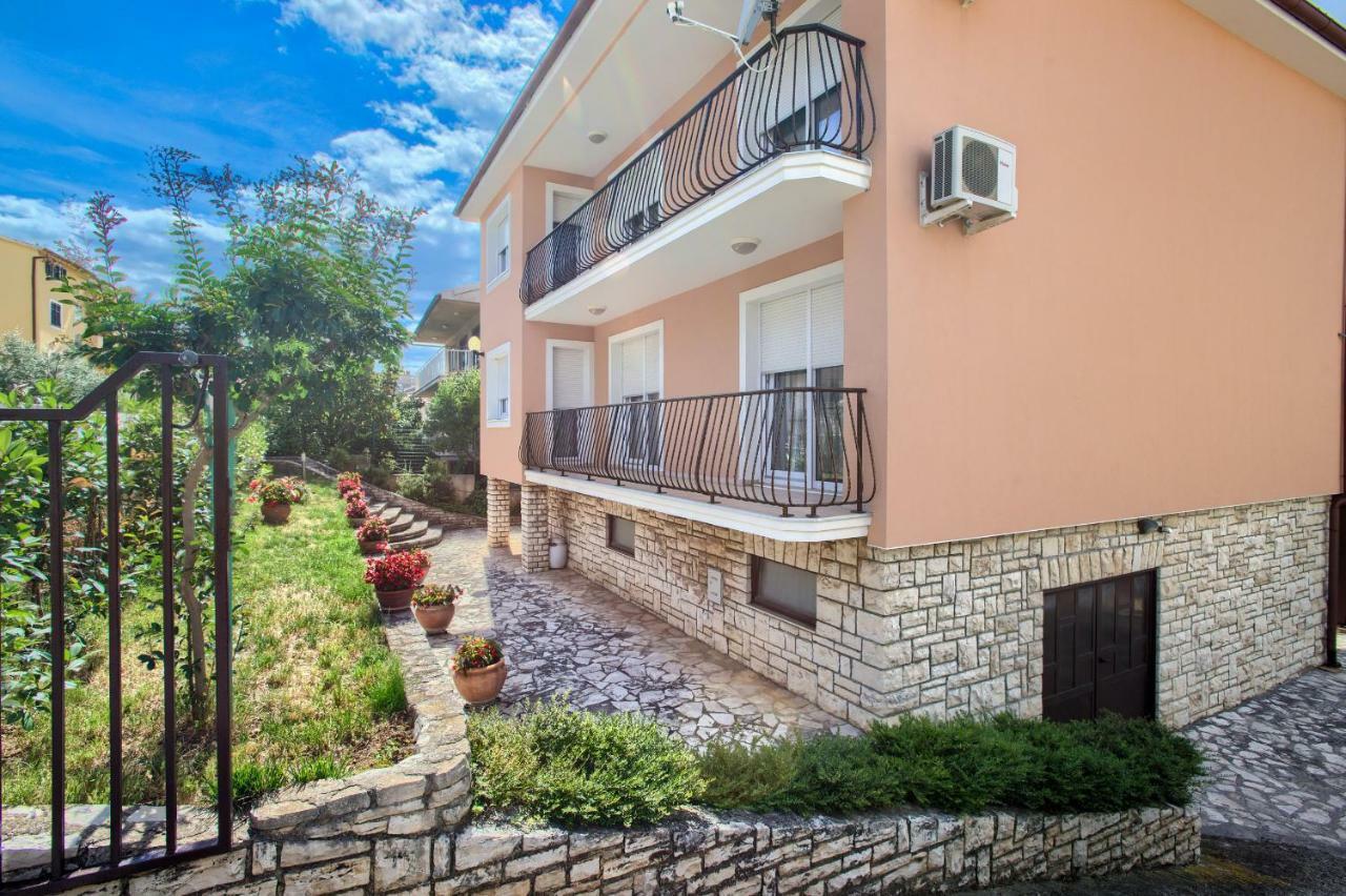 Apartment Paola *