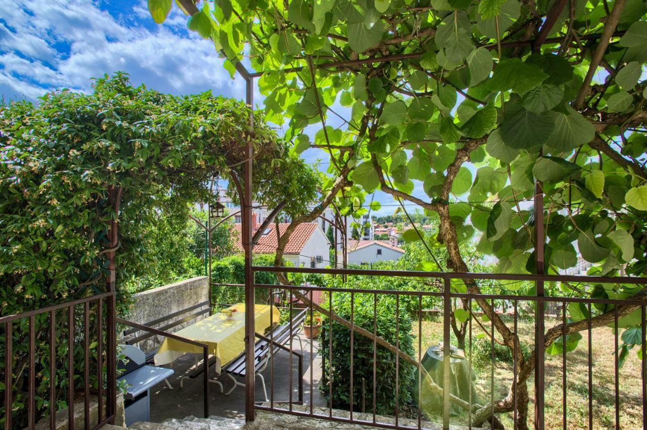 Apartment Paola *